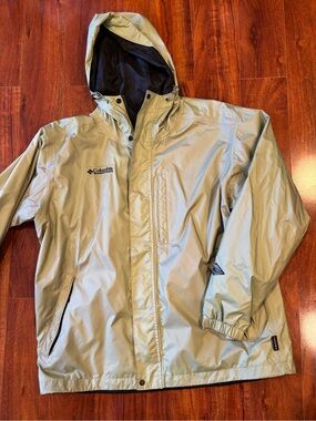 Columbia Light Sage Green Hooded Rain Jacket